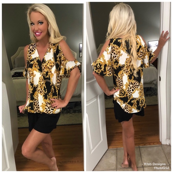 🛍LAST 1! Black/Gold Slit Sleeve Chain Print Top - Picture 2 of 5